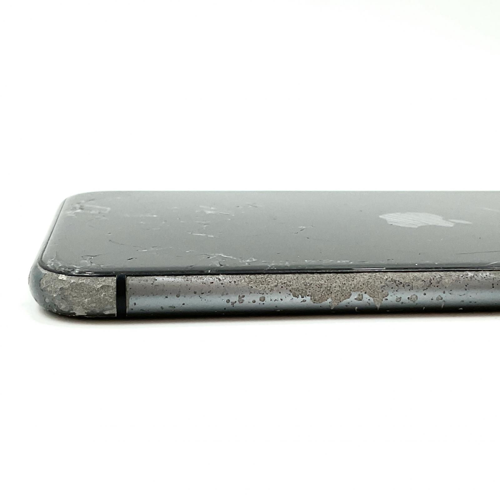 最速発送】Apple iPhone 11 128GB ブラック docomo 白ロム 78%【難有