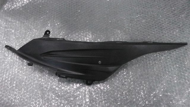 アドレス 110 4ST CE47A-137xxx　の　サイドカバー　左:#1648170797