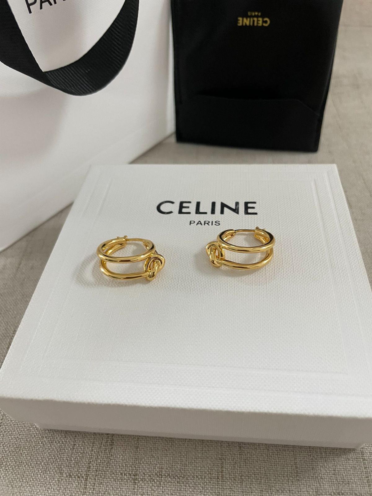 早い者勝ち！ CELINE ゴールドピアス 早い者勝つ☆セリーヌ ピアス ゴールド