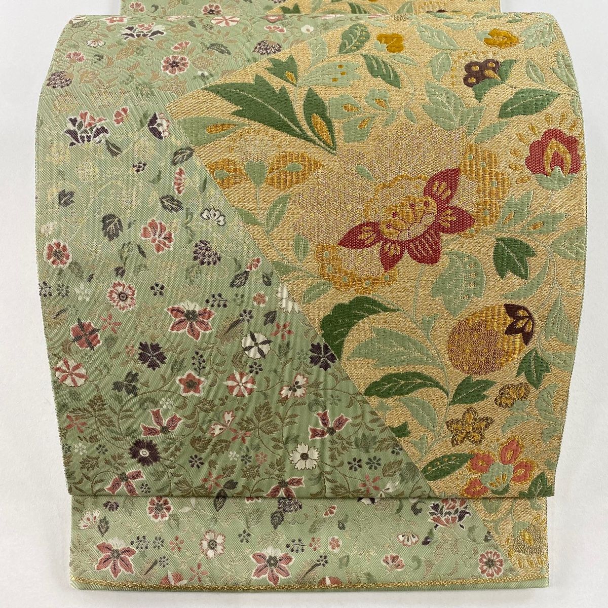袋帯 正絹 引き箔 上品な花唐草 六通T-3972 袋帯 名品 花唐草 段縞 箔 金色 六通 正絹 【中古】 - メルカリ