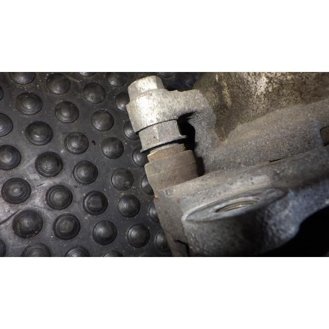 左フロントキャリパー