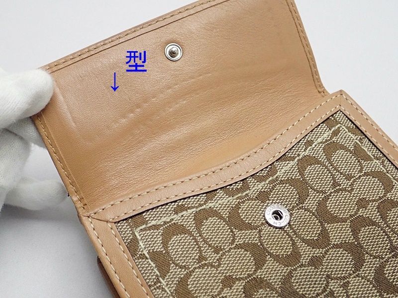 コーチ シグネチャー 二つ折り 財布 バックルモチーフ - メルカリ