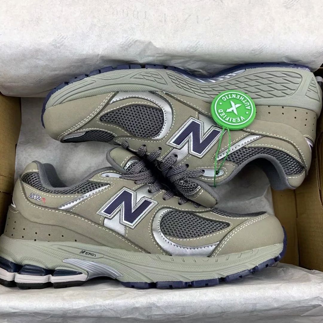 New Balance 2002R 