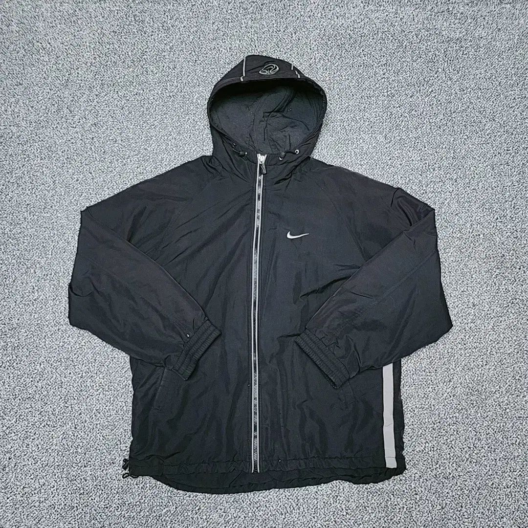 100 Nike(ナイキ） オールドスクール フード ブルゾン （ 852 ）