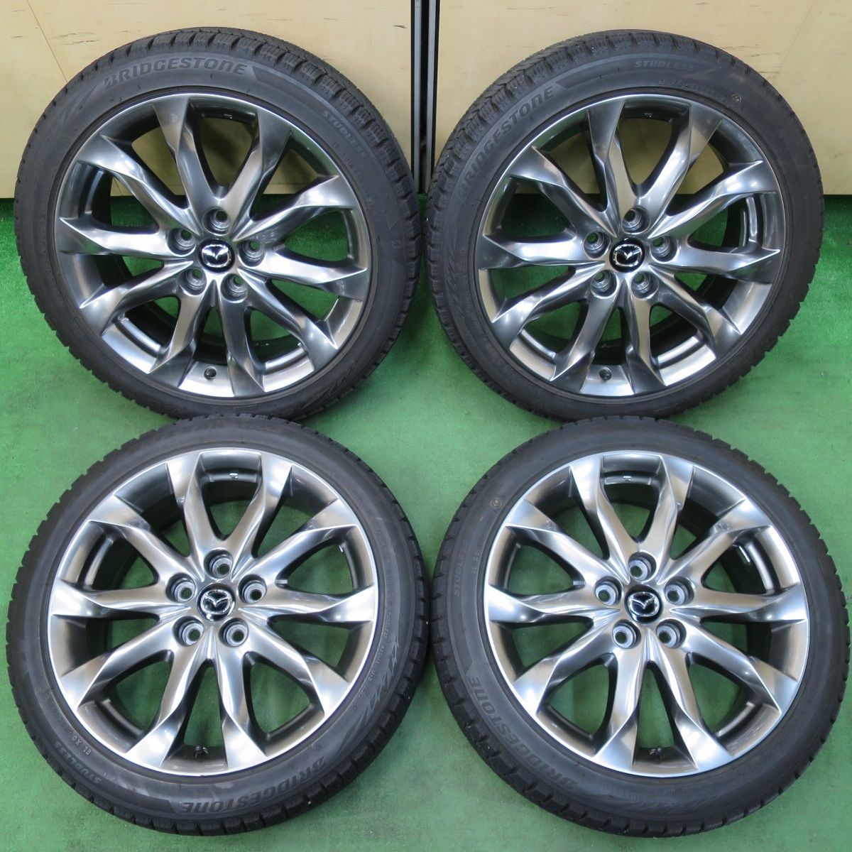 [送料無料] バリ溝！キレイ！8.5分マツダ アクセラ 純正 215/45R18 スタッドレス ブリヂストン ブリザック VRX2 18インチ PCD114.3/5H4112309イス