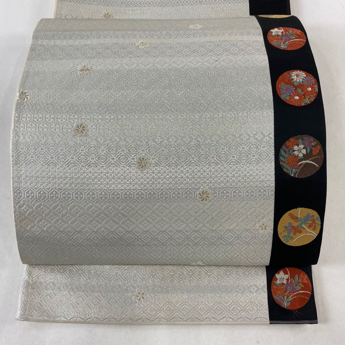 袋帯 秀品 関西仕立て 秋草 丸文 唐織 箔 銀色 六通 正絹 【中古】 袋帯 美