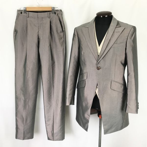 アヴィカウォモ|Avica uomo 結婚式|タキシード|3ピース メンズS|光沢|シルバー系 上下セットアップ-ベスト|ワタベウェディング◆cBH517