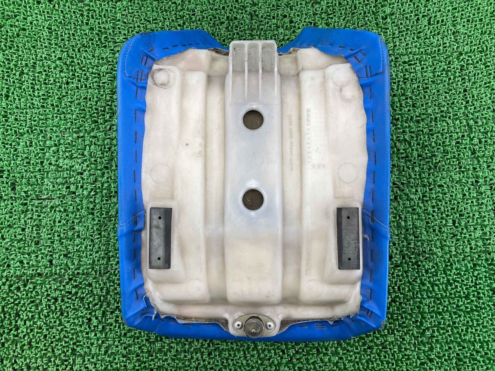 GF250 シート 45100-34A00 スズキ 純正 中古 バイク 部品 GJ71C GF250S