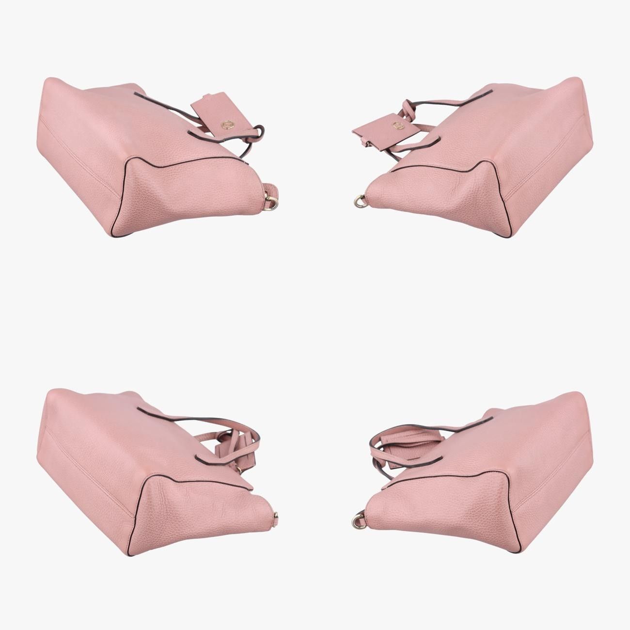 ピンク