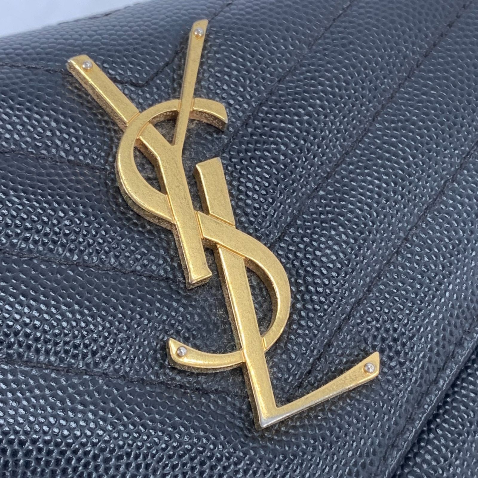 ✨美品✨サンローラン　長財布　キャビアスキン　カサンドラ　YSLロゴ　Vステッチ 美品】Yves Saint Laurent イヴサンローラン 長財布 ホワイト 白