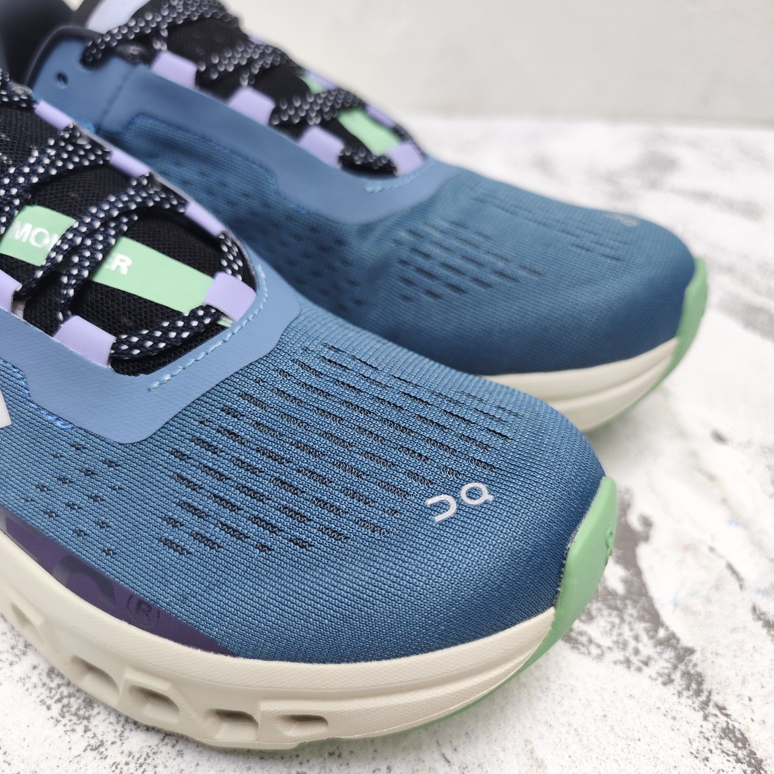 On cloudmonster 2ランニングシューズ ホワイト/ブルー/グリーン ウィメンズ Cloudmonster 2 | ホワイト | On 日本