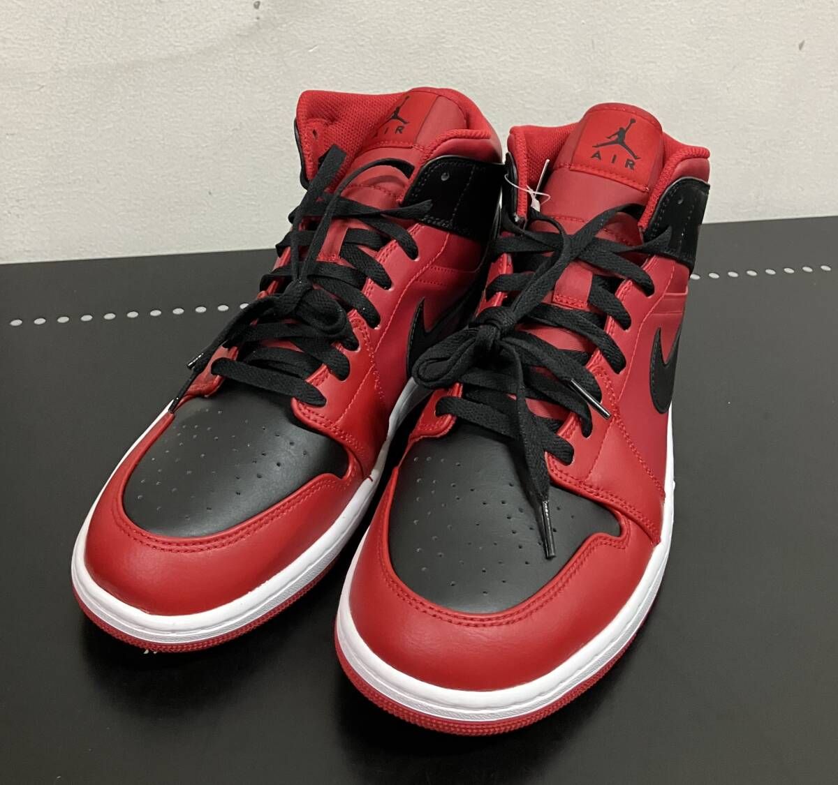 ナイキ　リバースブレッド Nike Air Jordan 1 Mid “Reverse Bred”が国内8月20日に再販 | UP