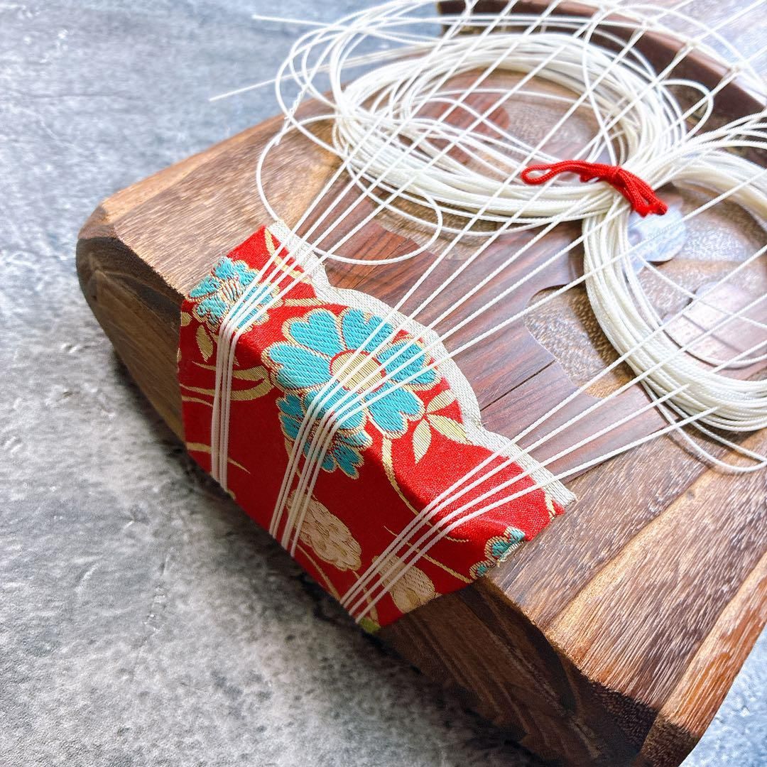 十三弦 高級 琴 箏 すだれ彫 和楽器 琴柱付き 紅木猫足　直接取引可　初心者 中古良品 十三弦 高級 琴 箏 すだれ彫 和楽器 琴柱付き 紅木猫足