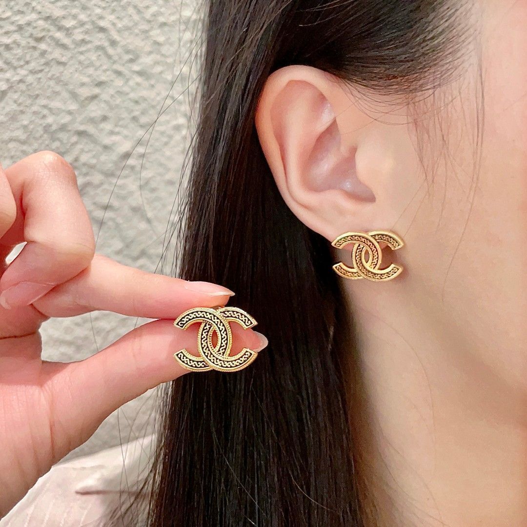 今日特価】Chanel ヴィンテージ アルファベットピアス 送料無料
