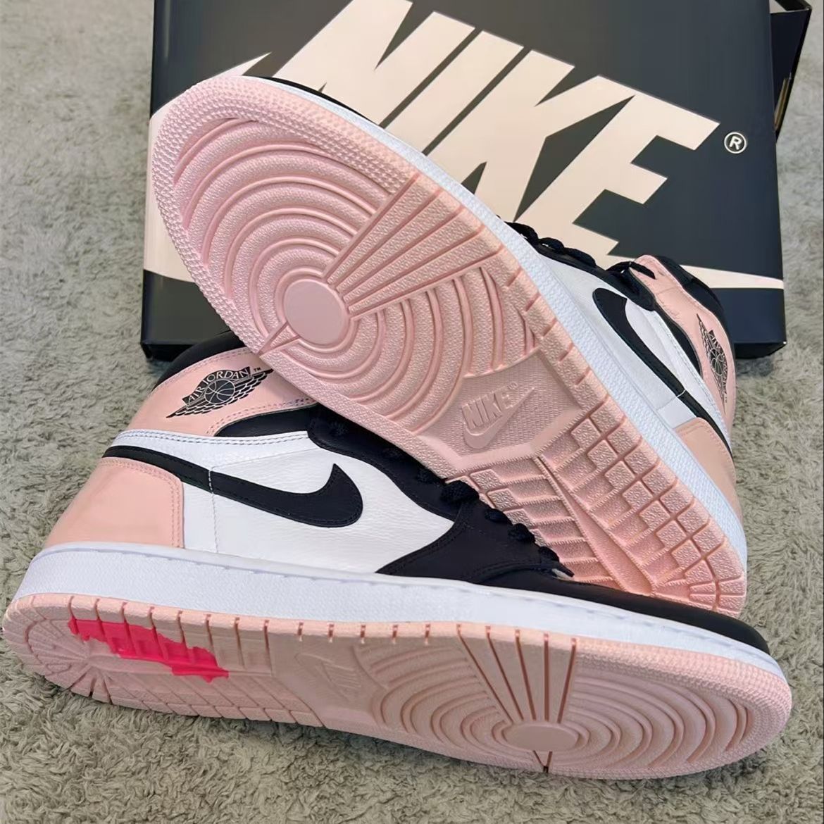 NIKE WMNS AIR JORDAN 1 RETRO HIGH OG SE "CHEWING GUM" ATMOSPHERE/WHITE-LASER PINK-OBSIDIAN