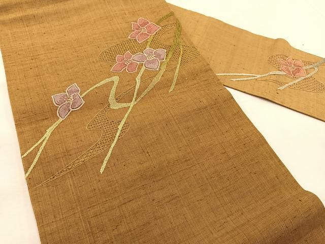 黄土色のぼかしにスワトウ相良刺繍　紬調の名古屋帯 最高に贅沢な逸品 【相良・蘇州・スワトウ刺繍】 『手絞り染』の