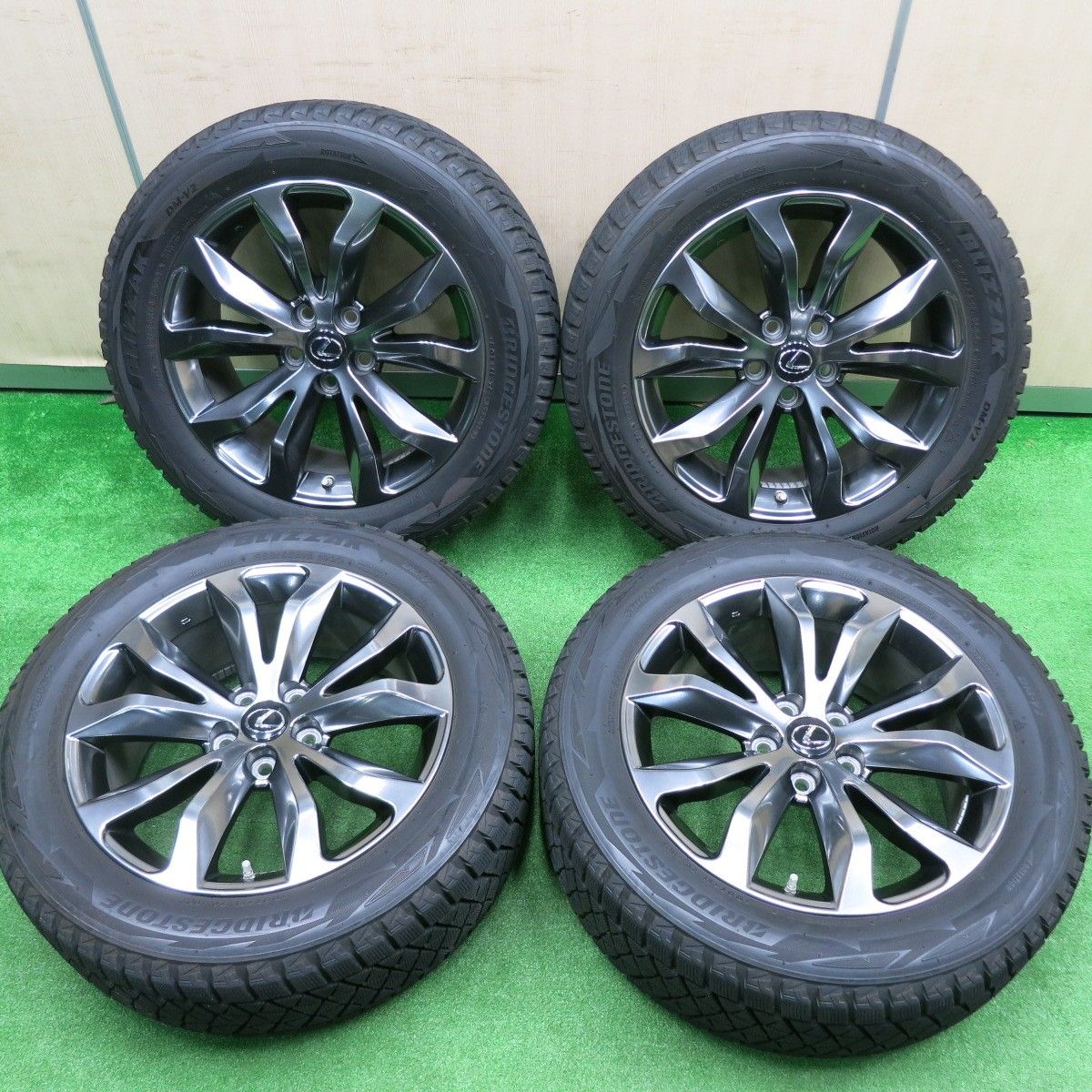 [送料無料] センサー付！キレイレクサス NX Fスポーツ 純正 235/55R18 スタッドレス ブリヂストン ブリザック DM-V2 PCD114.3/5H4100801HAス