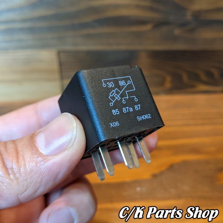 フューエルポンプリレー 四角 5PIN STANDARD 95-99 C1500 K1500
