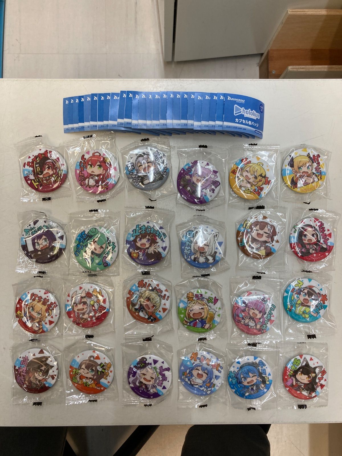 バッジ・ピンズ　全24種セット 「バーチャルYouTuber ホロライブ カプセル缶バッジ」 広店】全24種セット ホロライブ カプセル缶バッジ【718-1935