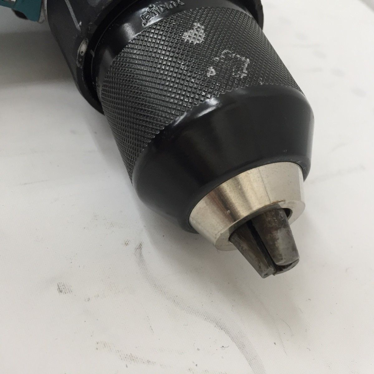 震動ドライバドリル