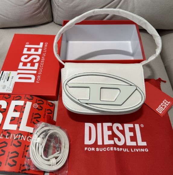 新品 DIESELディーゼル 1DR ハンドバッグ ボディバッグ ホワイト ディーゼル 1DR ミニショルダーバッグ ホワイト - メルカリ