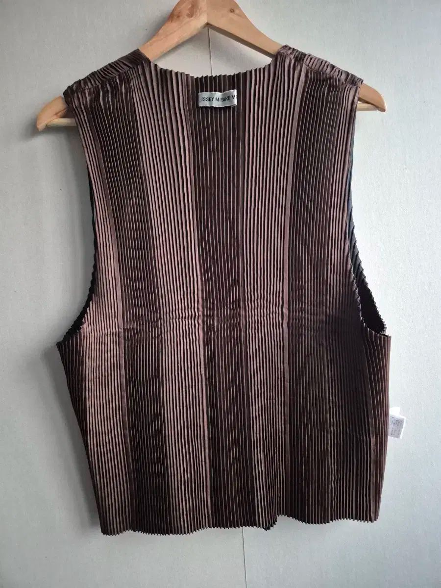 イッセイミヤケメン プリーツ リバーシブル ベスト メンズ Issey miyake men ISSEY MIYAKE(イッセイミヤケ) ミヤケ プリーツ