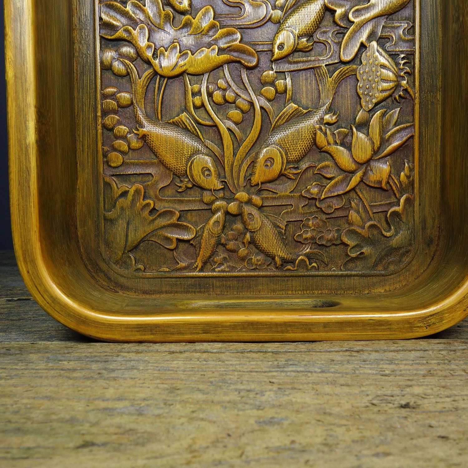 旧家蔵出し 竹黄細密彫 年年有餘紋 最も安い 茶盤 文房賞物 供養品 古