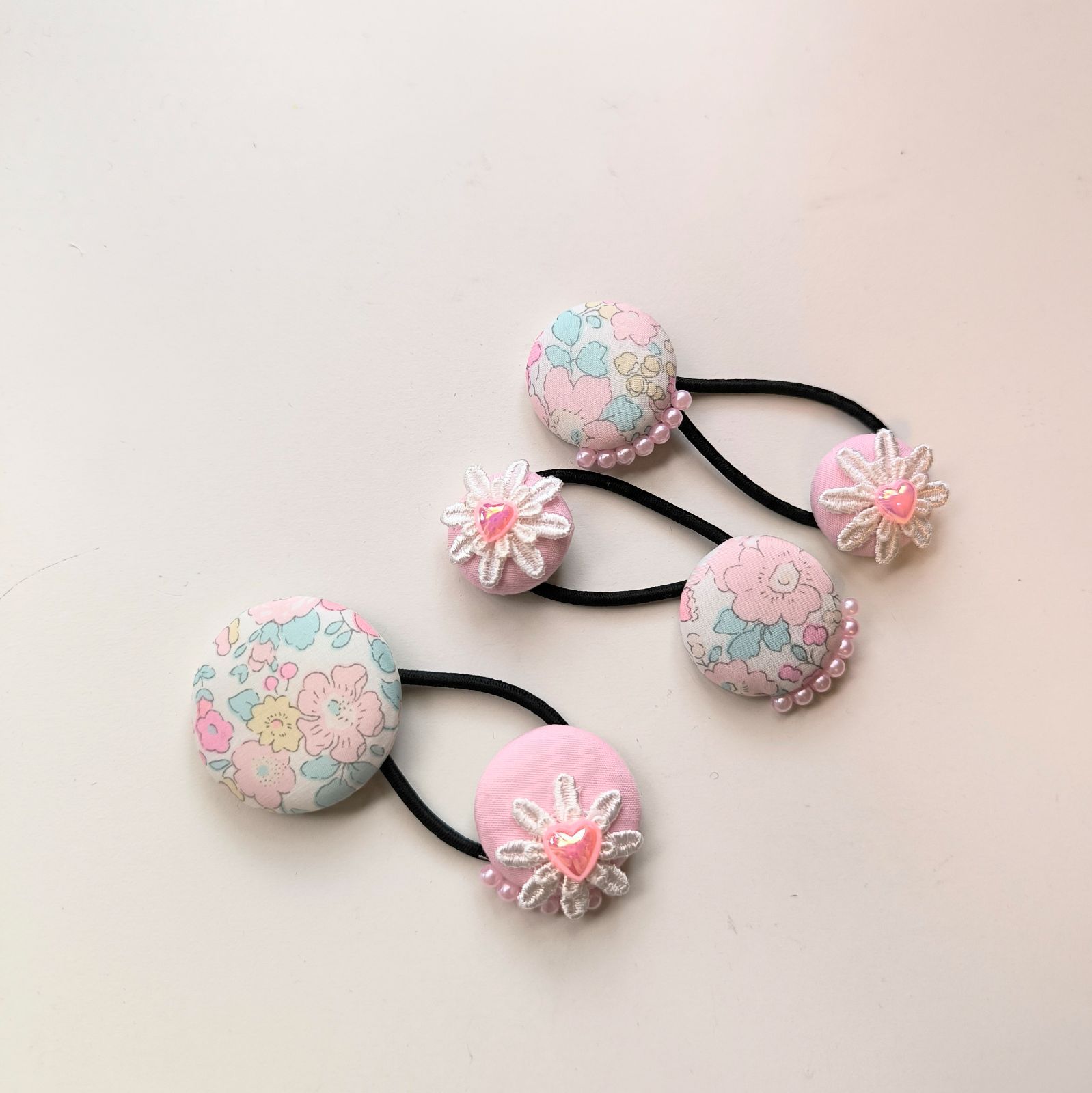 ♡オーダーページ♡ ちょうちょ　ヘアゴム　ヘアピン　リバティ　輸入リバティ ちょうちょリバティヘアゴム&ヘアクリップ - JUILLETRBN'S