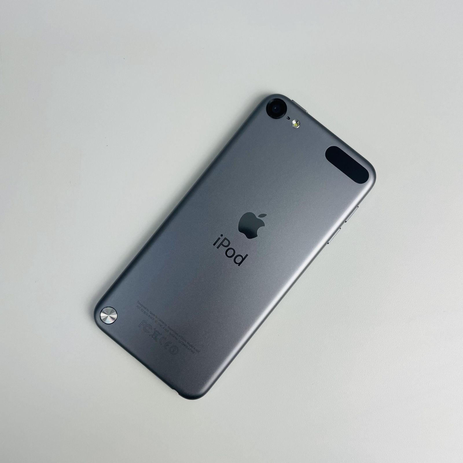 極美品　iPod touch 第5世代　32GB シルバー オーディオ シルバー iPod touch 第5世代 32GB アイポッド Apple本体N