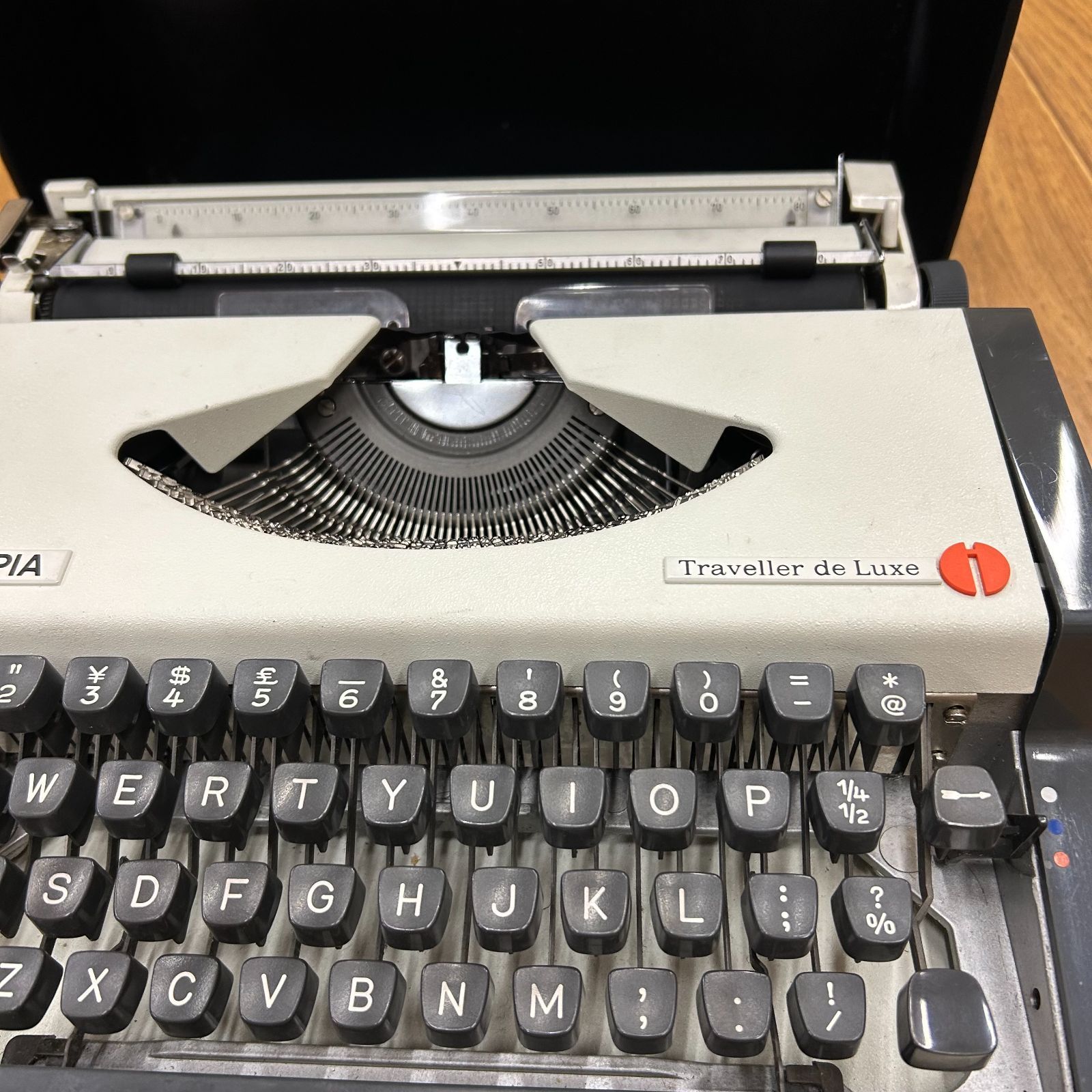 OLYMPIA Traveller de Luxe タイプライター ケース付き 美品 - メルカリ