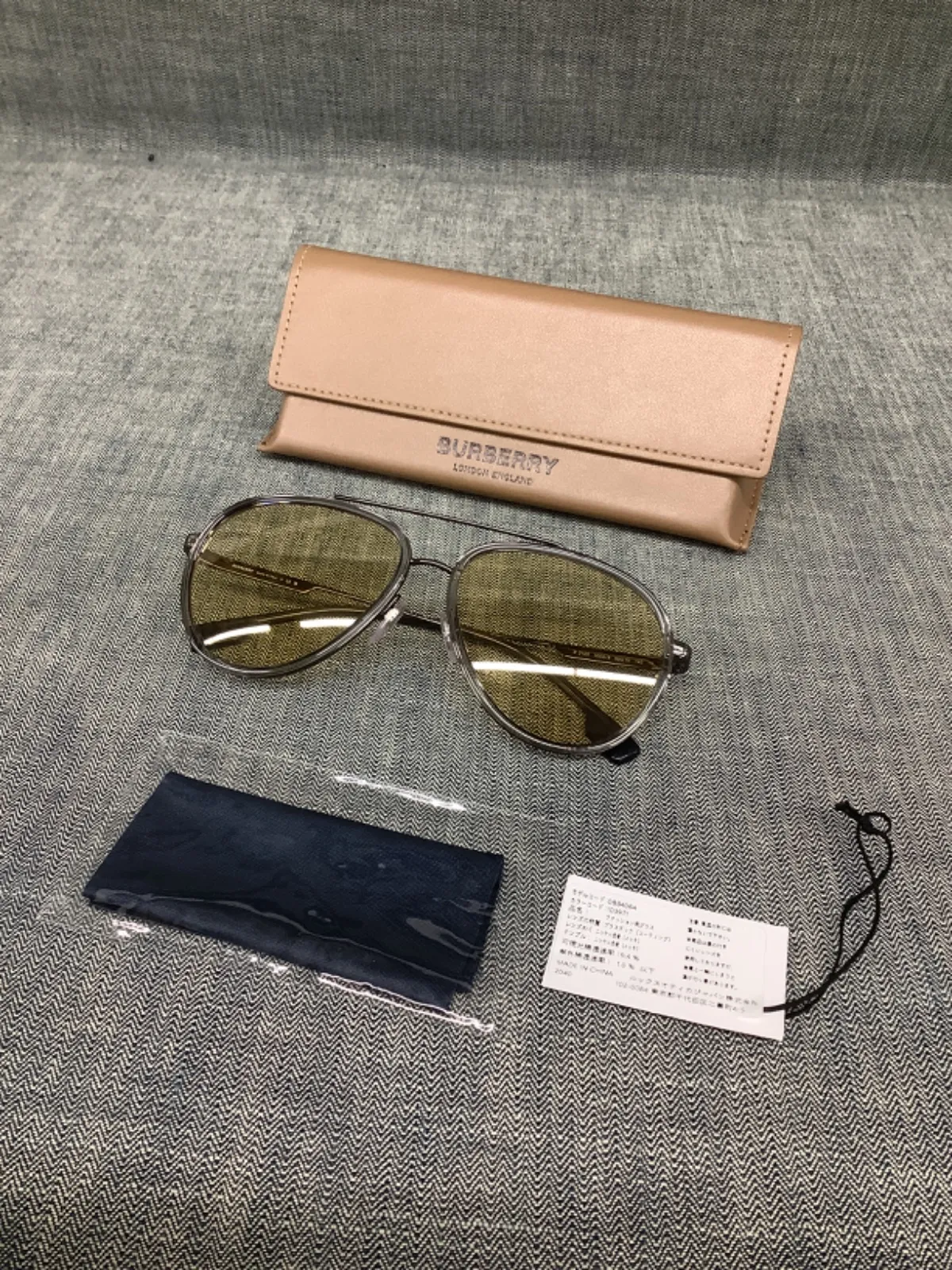 【新品展示品】BURBERRY バーバリー サングラス カラーレンズ ケース付き ウィメンズ デザイナーサングラス | Burberry® 公式サイト