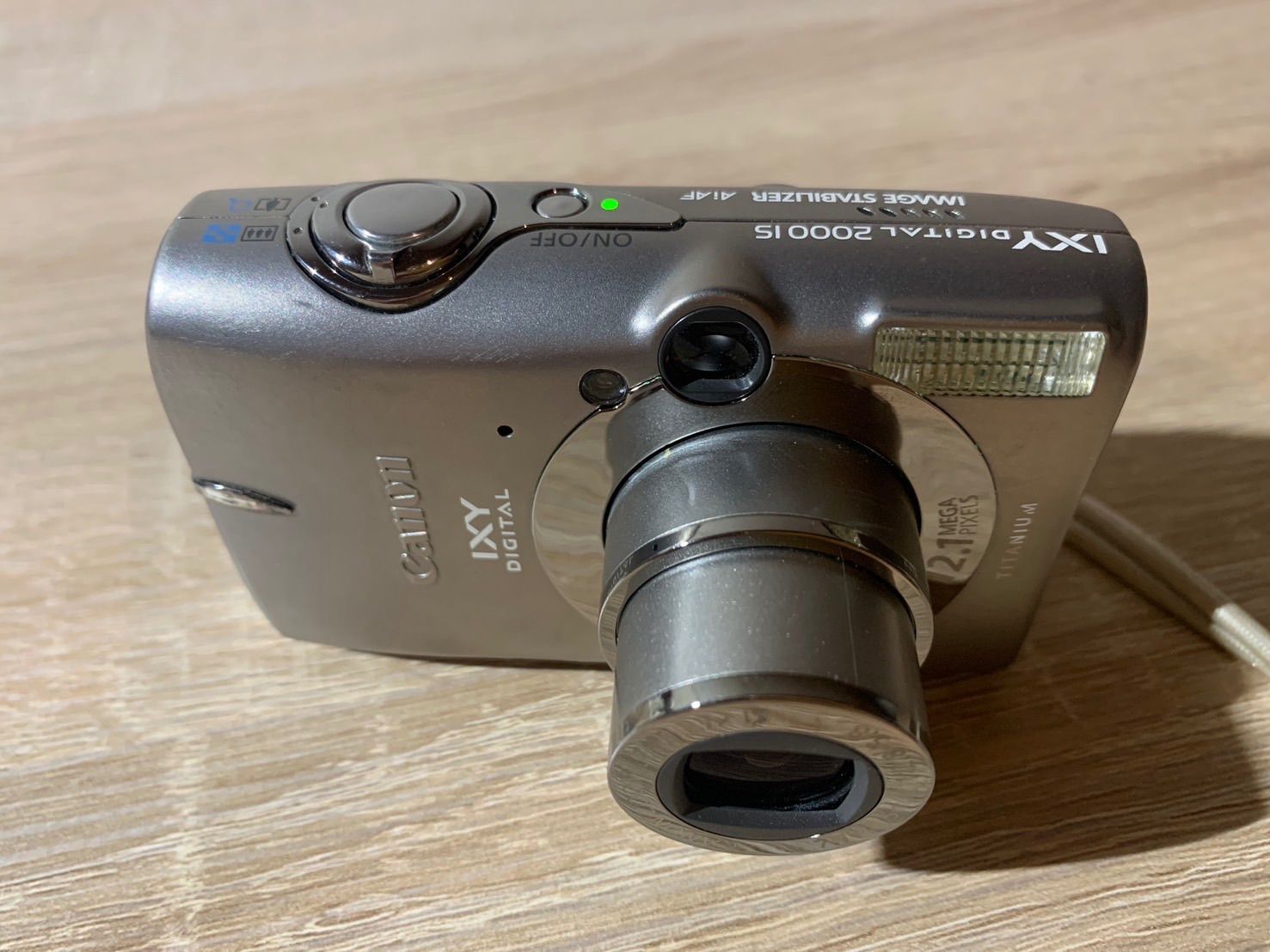 5301 Canon IXY シルバー 2000IS デジカメ ASCII.jp：【レビュー】輝き