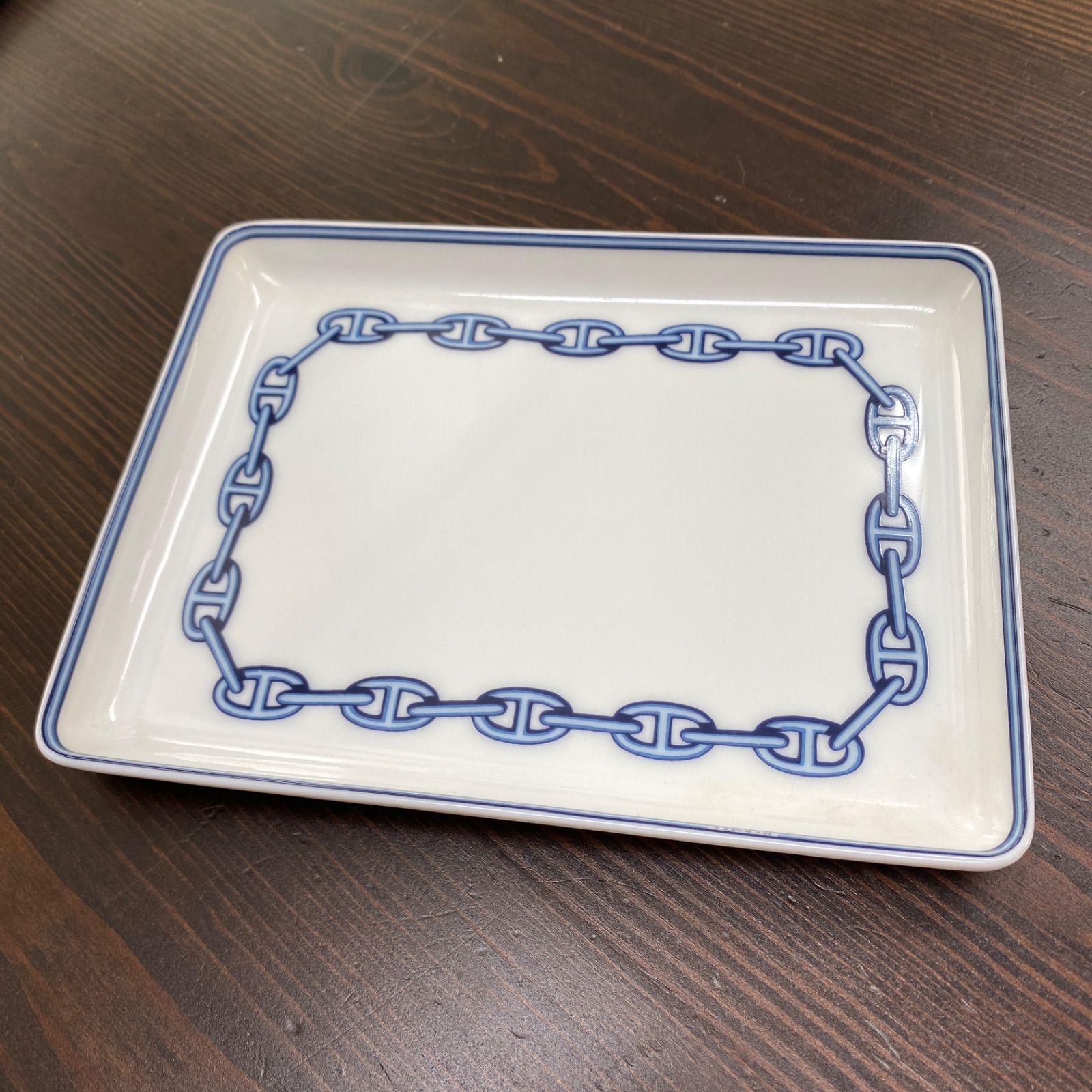 新品・未使用】HERMES シェーヌダンクル スクエアプレート トレイ 角皿 新品 箱付き エルメス HERMES スクエアプレート トレイ  シェーヌダンクル 未使用品】HERMES・エルメス❤︎シェーヌダンクル エルメスHermesトレイ　シェーヌダンクル