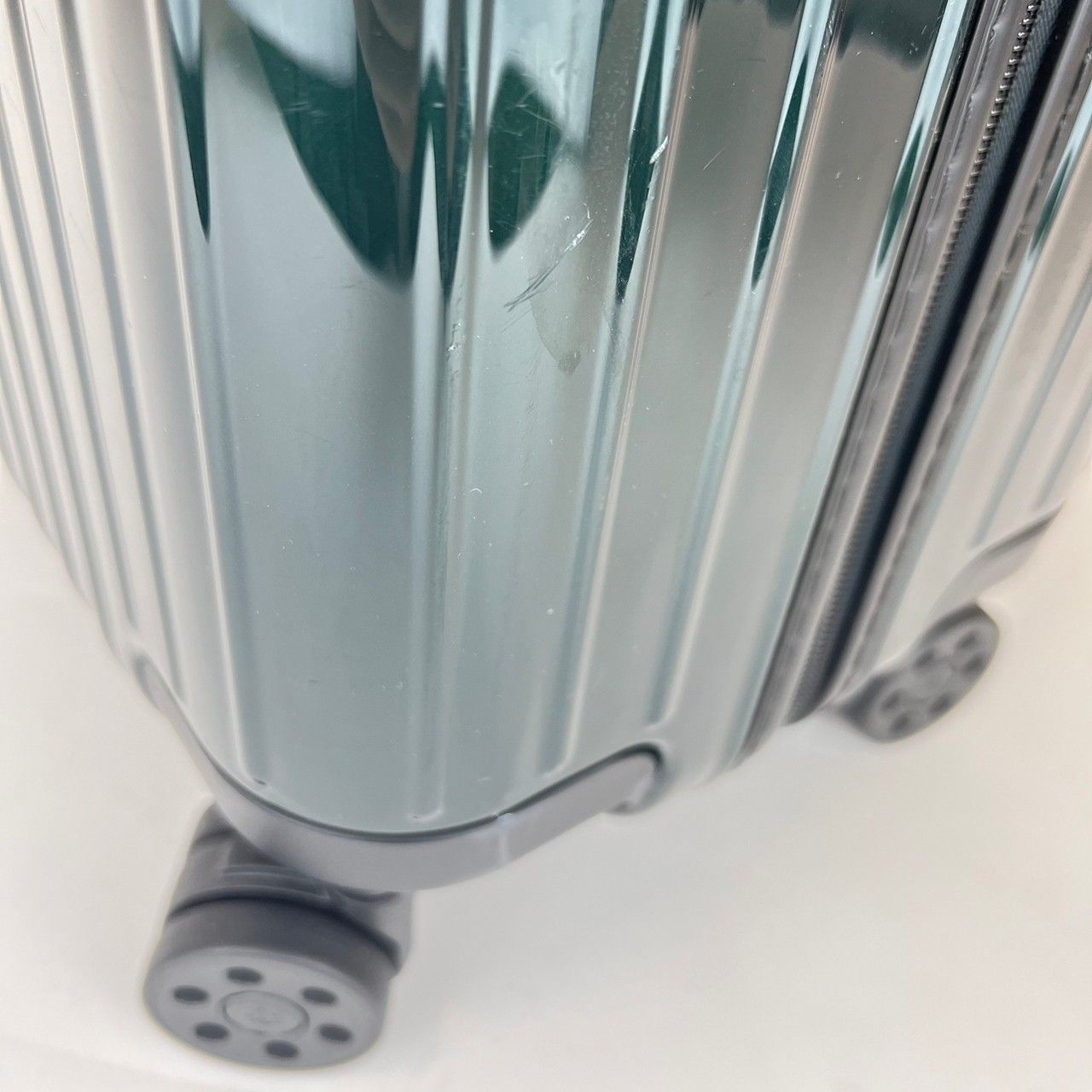 RIMOWA リモワ Essential Lite Cabin エッセンシャルライトキャビン