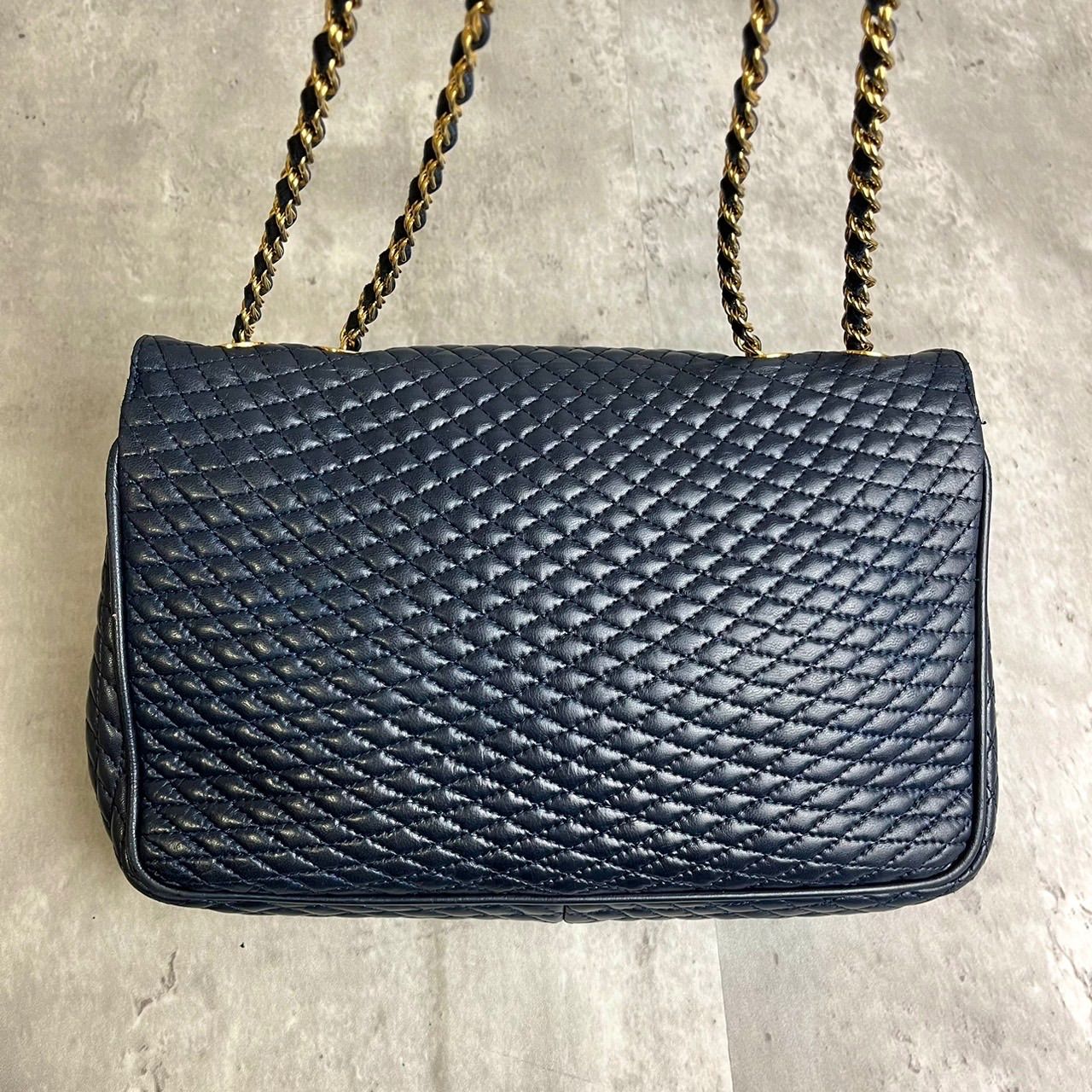 極美品 バリー ハンドバッグ キルティング ターンロック Bロゴ レザー 黒 BALLY キルティング レザー ハンドバッグ ターンロック