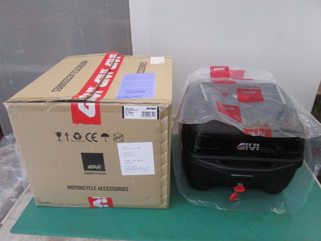 GIVI ジビ バイク リアボックス モノロック B32NBD-ADV ブラックパネル 1026AI 7AT-1S