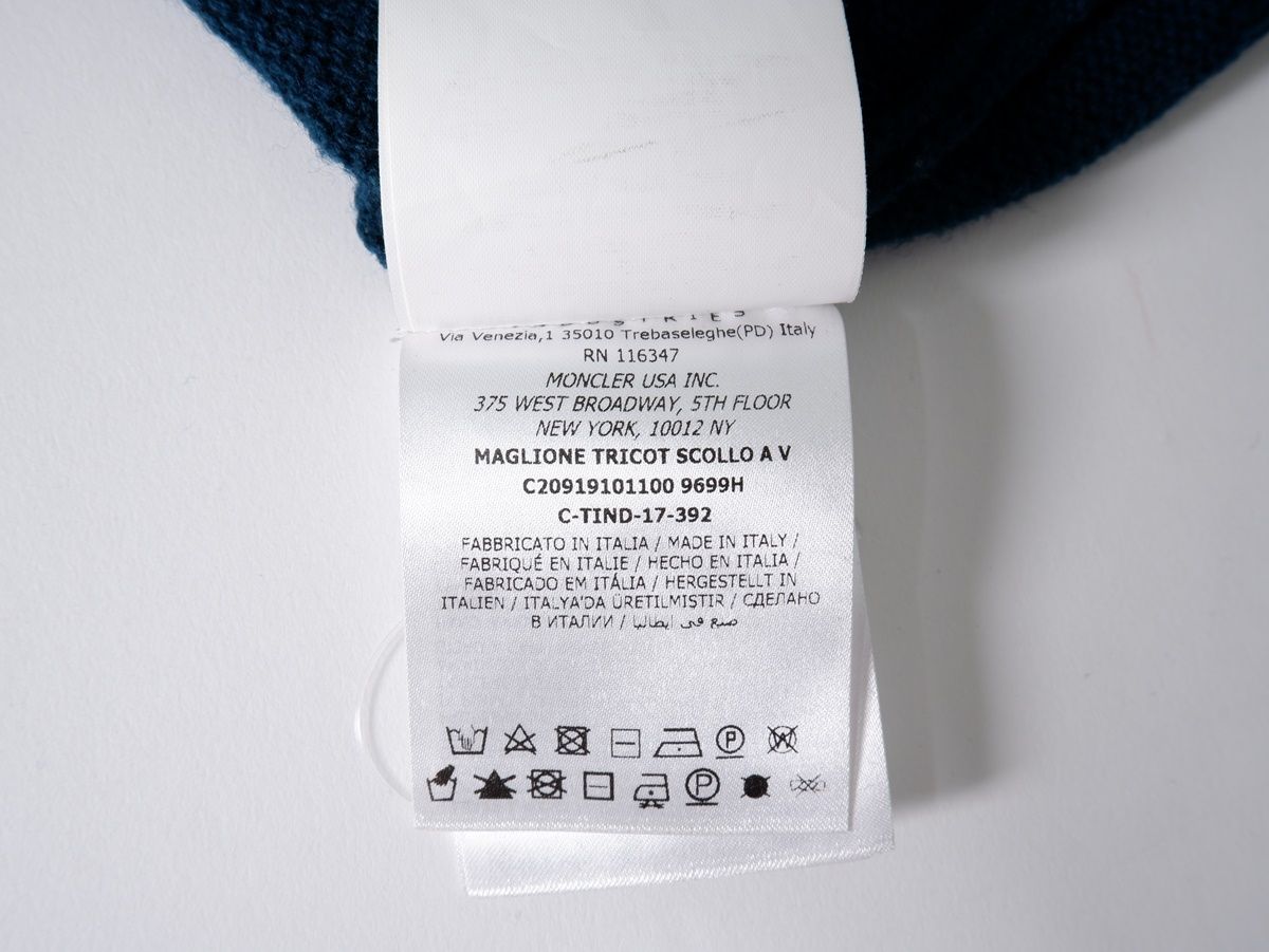 MONCLERモンクレール MAGLIONE TRICOT SCOLLO A Vメンズ Vネックニット【S】【MKNA78913】 MONCLERモンクレール MAGLIONE TRICOT SCOLLO A Vメンズ Vネックニット