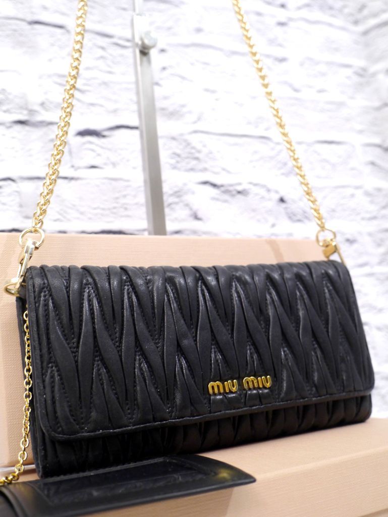 ◆miu miu マテラッセ クロスボディ ショルダーウォレット 財布 バッグ黒 ◇miu miu マテラッセ クロスボディ ショルダーウォレット 財布