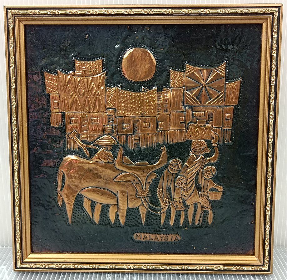 ビンテージ マレーシア 額装銅板打ち出しレリーフ - メルカリ