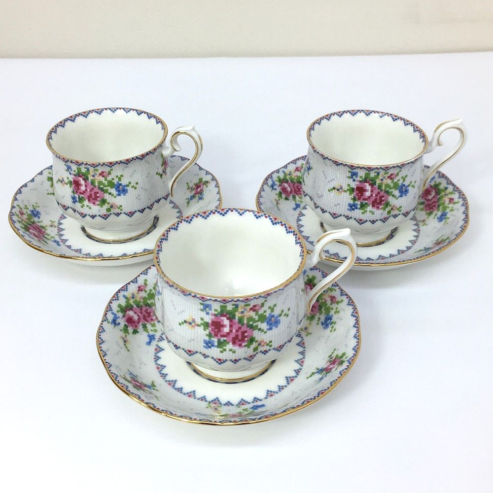 ROYAL ALBERT ロイヤルアルバート プチポワン デミタスカップ＆ソーサー 3客セット - メルカリ