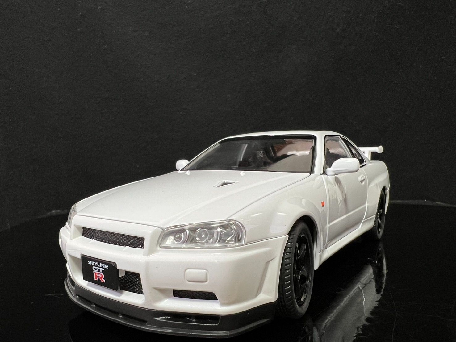 スカイラインGTR R34　日産 1/24 ミニカー 白 H178 スカイラインGTR R34 日産 1/24 ミニカー 白 H178 - メルカリ