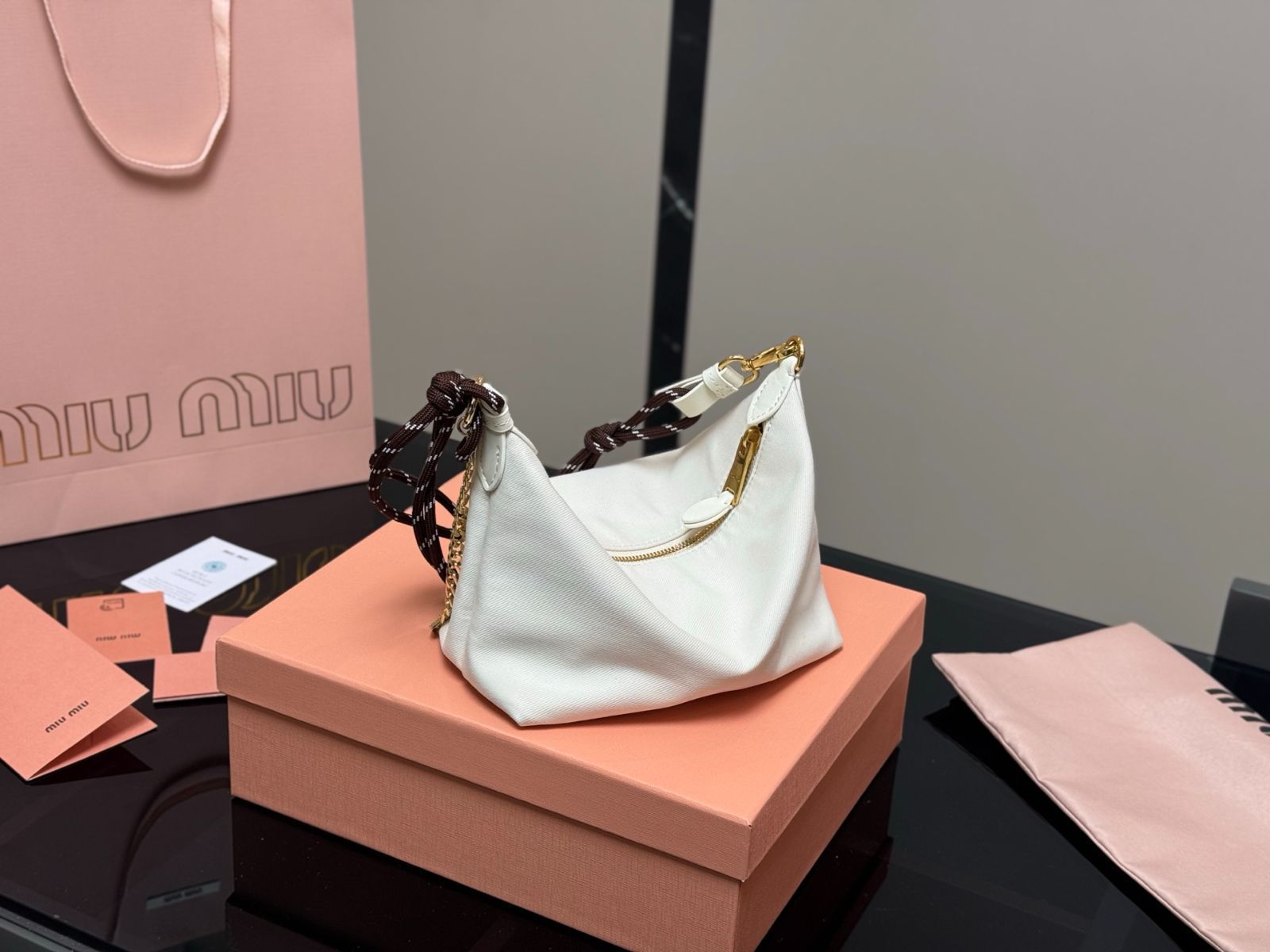 ミュウ　【美品】 楽天市場】MIU MIU ミュウミュウクリスタル RP0169クラッチ