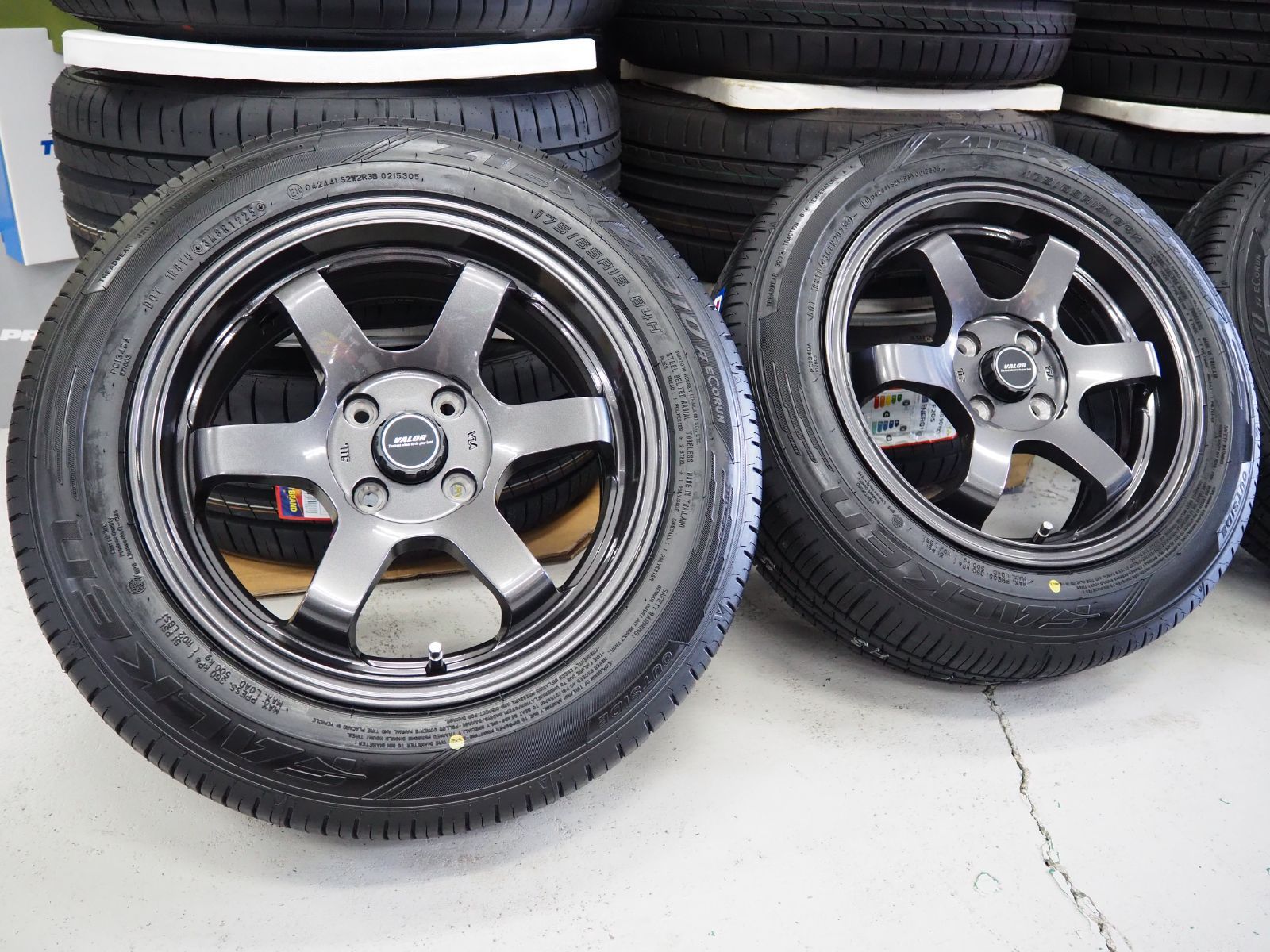 軽量 カスタムサイズ コンケイブ VALOR TS6R 15inch 6.5J 4H100 +38 GM 