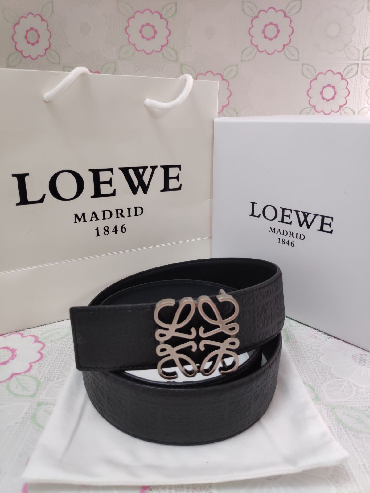 超人気✨LOEWE/ロエベ レザーベルト 銀色ロゴ アナグラム