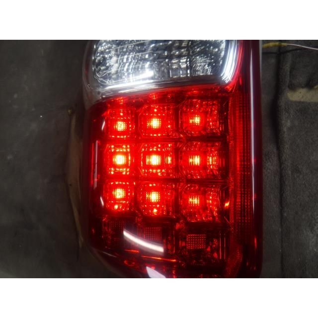 安い ZWR90W ノア フィニッシャーテール 左右 KOITO V1-7 ZWR90W ノア