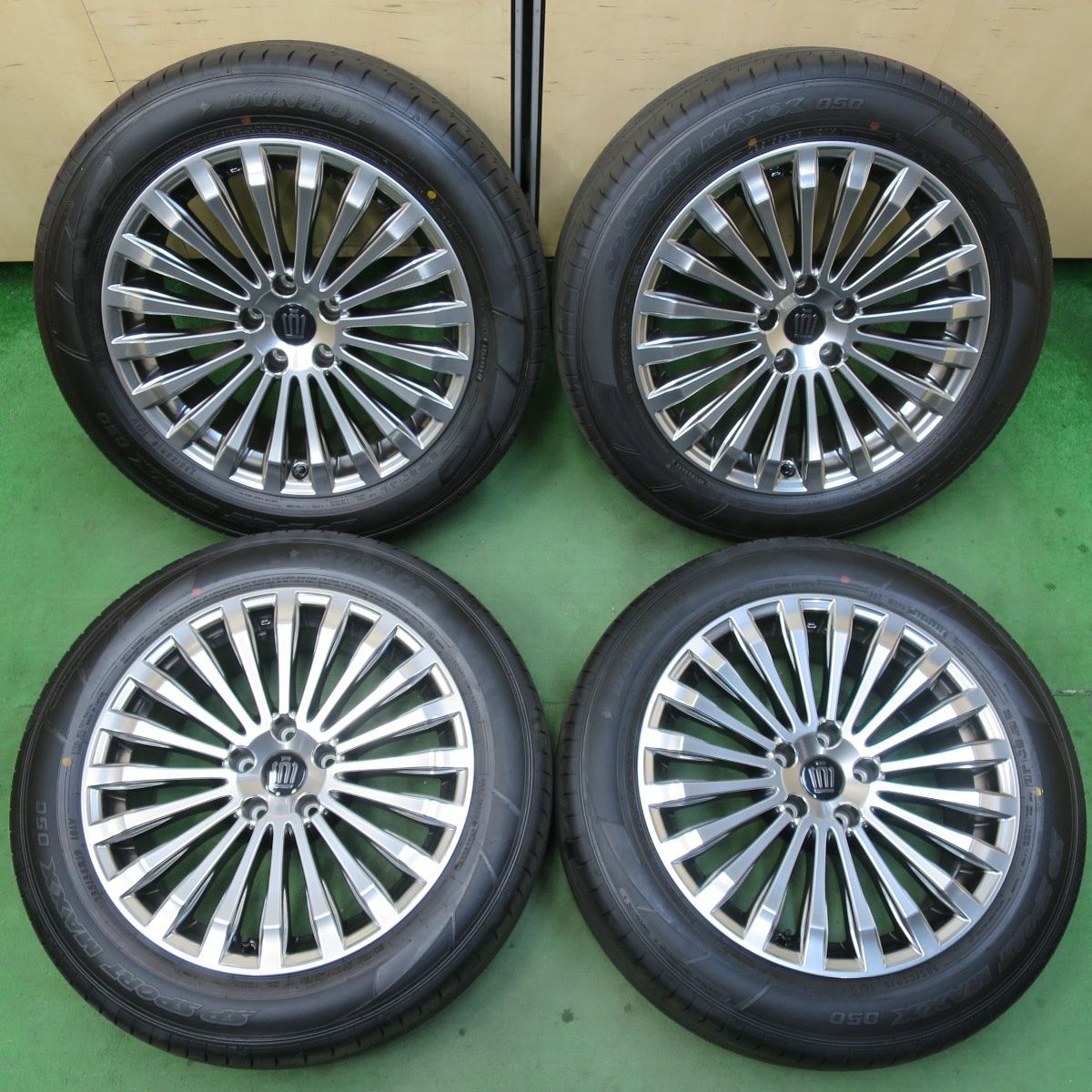 新車外し 24年 トヨタ 30系 クラウン セダン 純正 235 55R19 ダンロップ SPスポーツマックス 050 PCD120 5H 5040401イノ