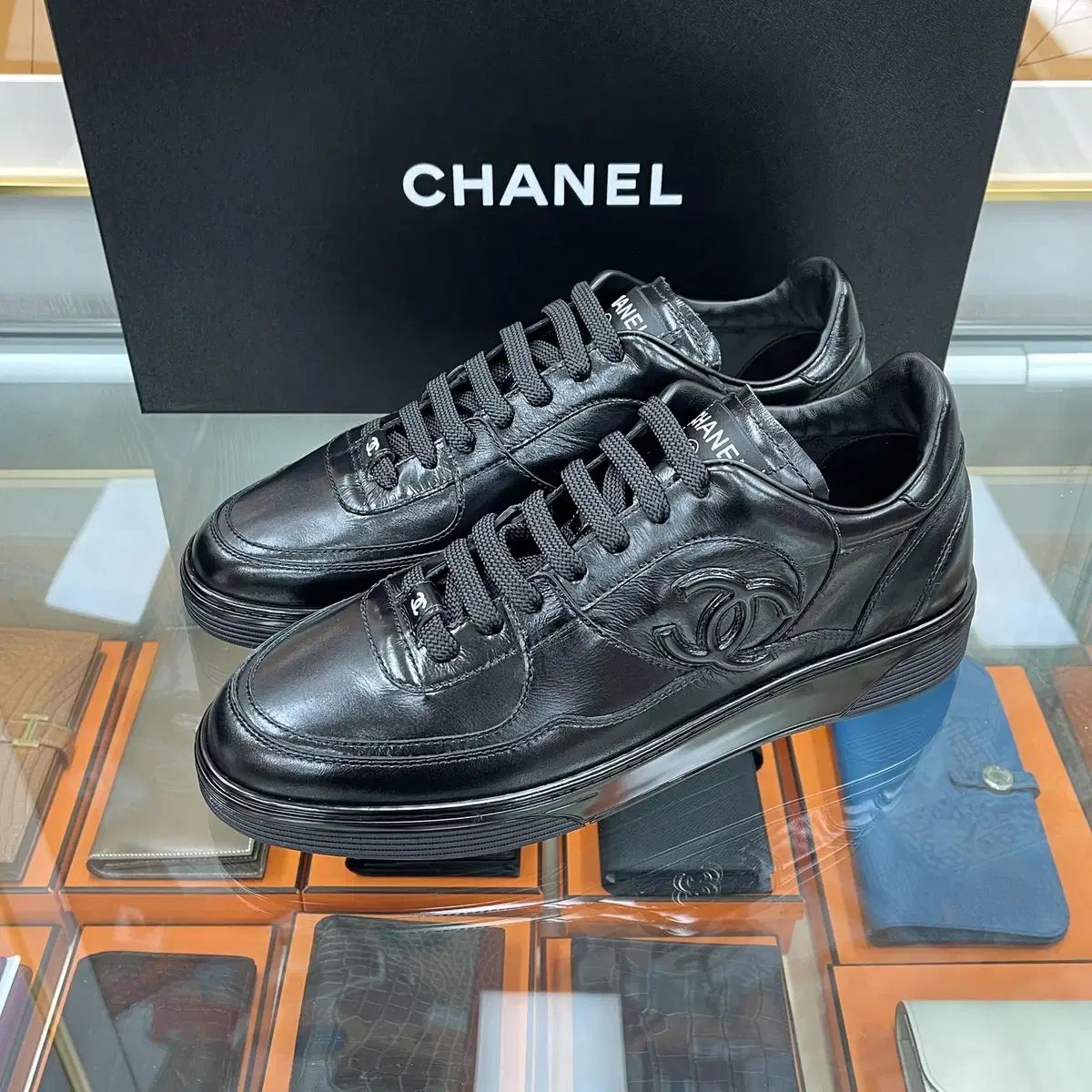CHANEL スニーカー シャイニー カーフスキン スニーカー - シャイニー カーフスキン、カーフスキン
