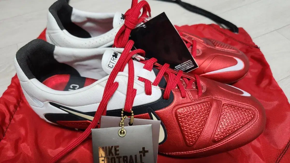 ナイキ CTR360 Maestri 2 University Red HG