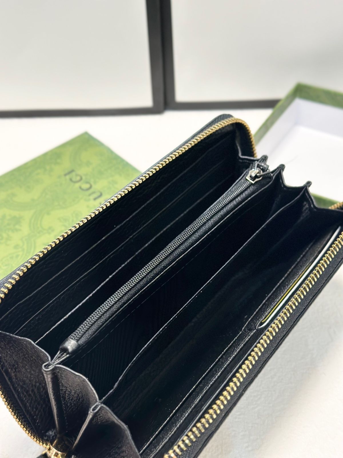 グッチ ブラック