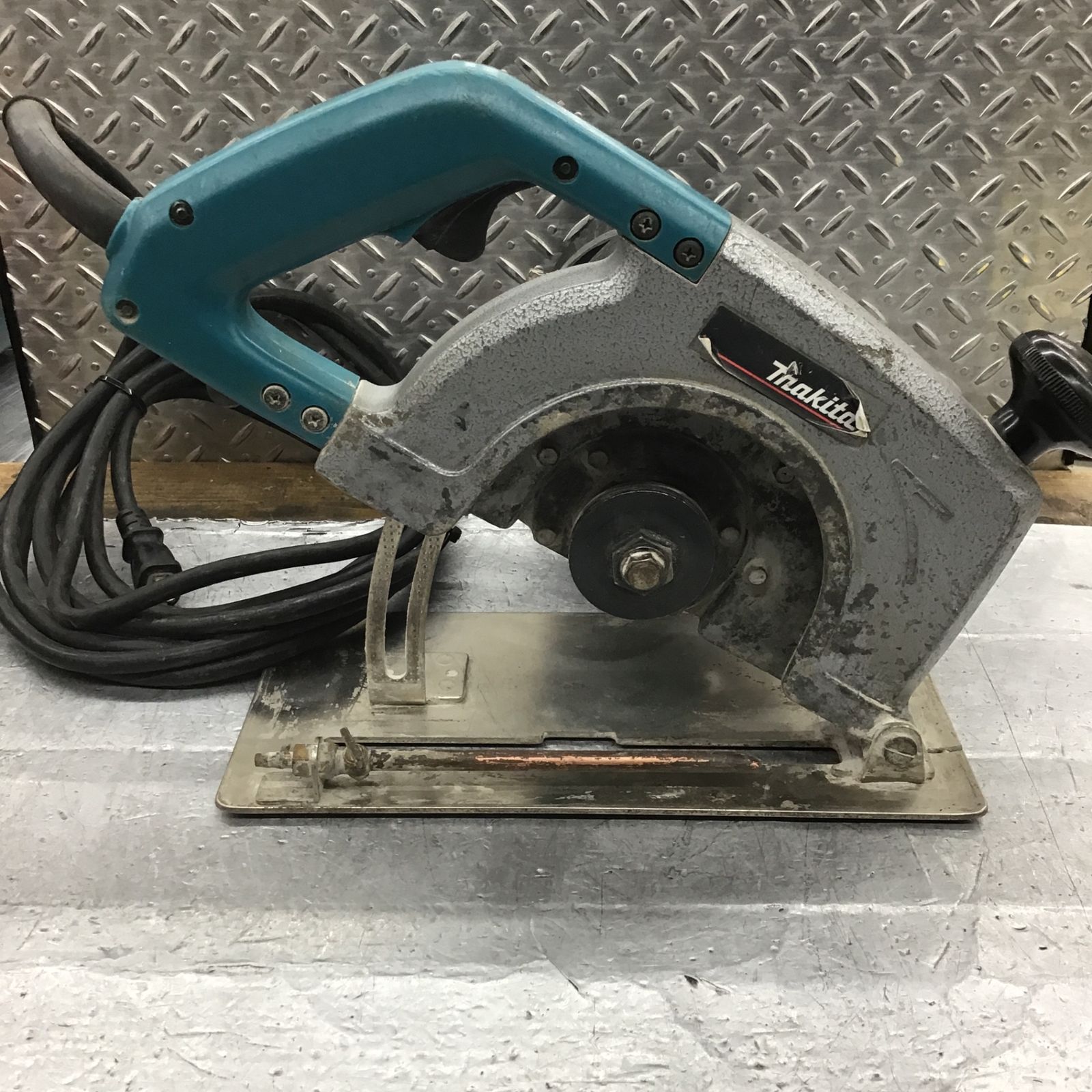 〇マキタ(makita) 180mm カッタ 給水装置仕様 4107R【所沢店】